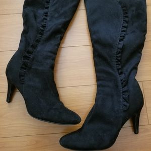 🖤 Black Suede Boots!